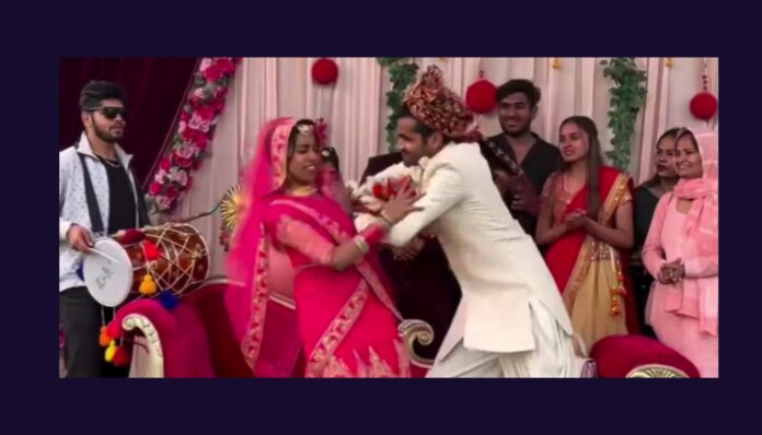 દુલ્હનને ધક્કો મારી વરરાજાએ પાડી દીધી
