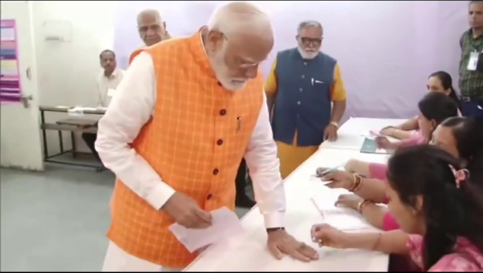 વડાપ્રધાન નરેન્દ્ર મોદીએ રાણીપથી કર્યું મતદાન