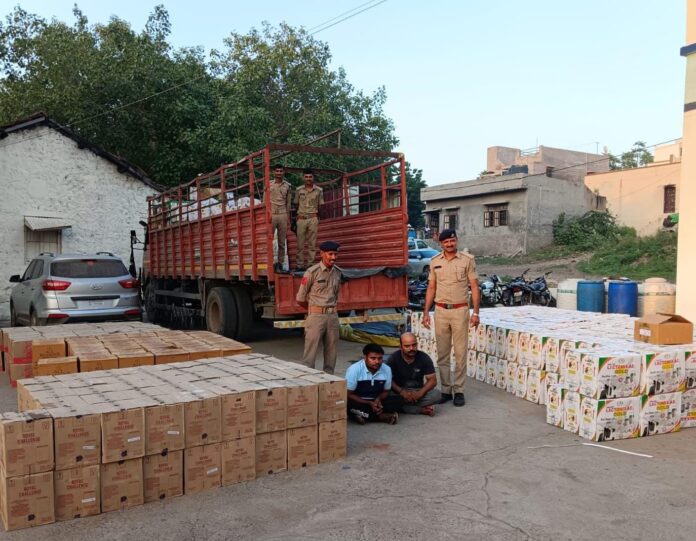 પશુ આહારની આડમાં દારૂની હેરફેર નો પર્દાફાશ